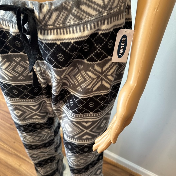 Old Navy Women's Size M Mid-Rise Patterned Micro Performance Fleece Pajama - Picture 2 of 4